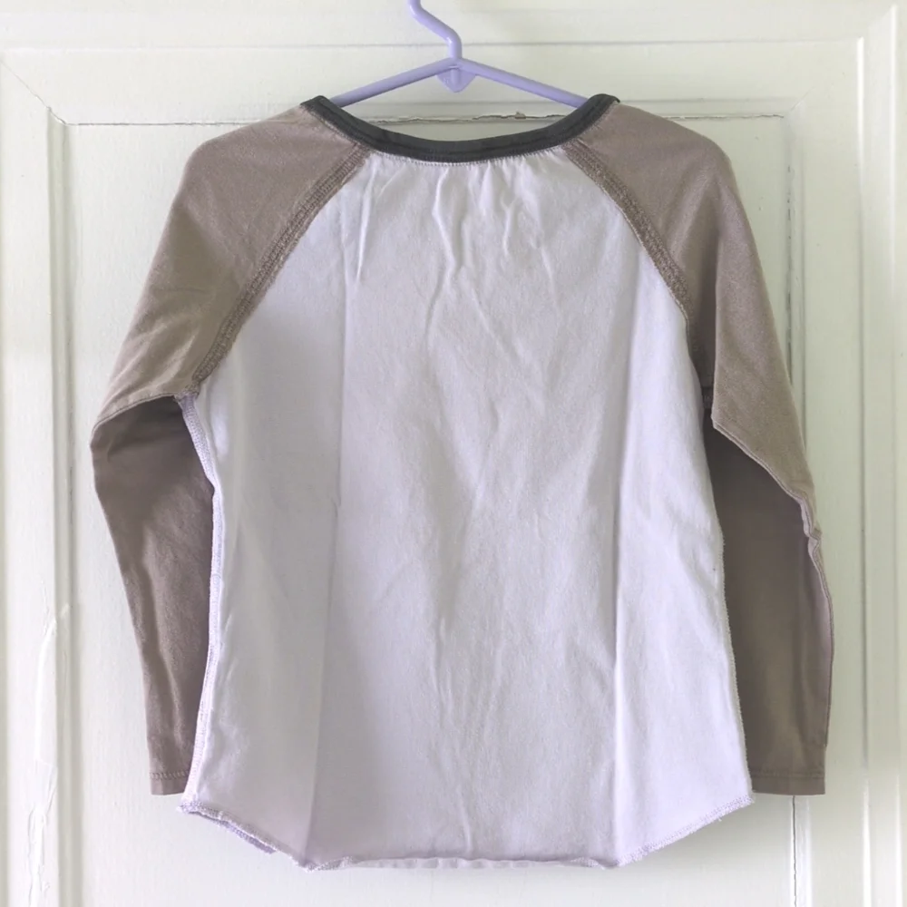 4/$25 Peek Bisou Bisou Bisou taupe raglan tee size small (4/5)